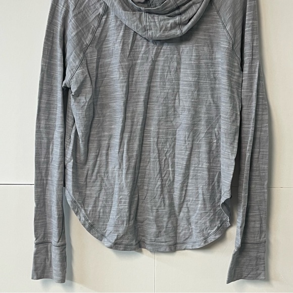 Women’s Under Armour Light Gray Lightweight Loose HeatGear Hoodie. Size SM/P/CH. - Picture 7 of 11